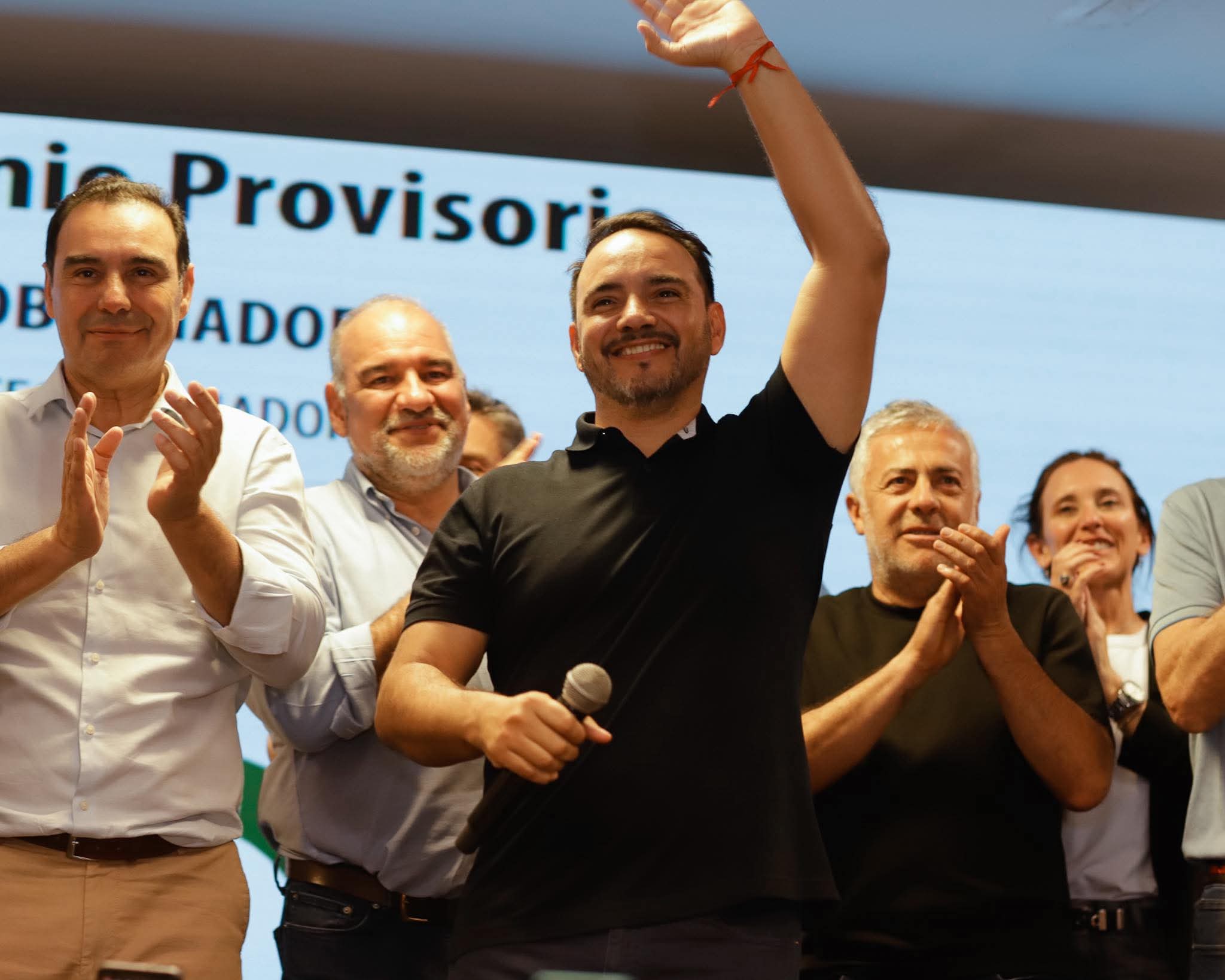 Valdés gana protagonismo en medio de la crisis política del gobierno nacional